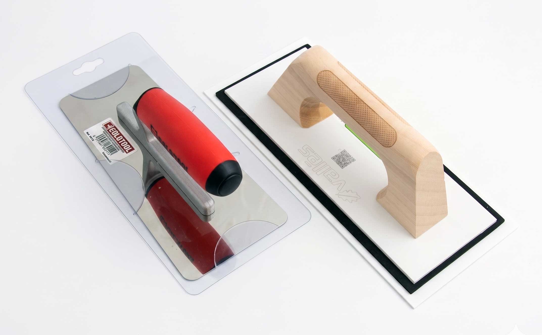 Steel and plastic trowels for Microcement application